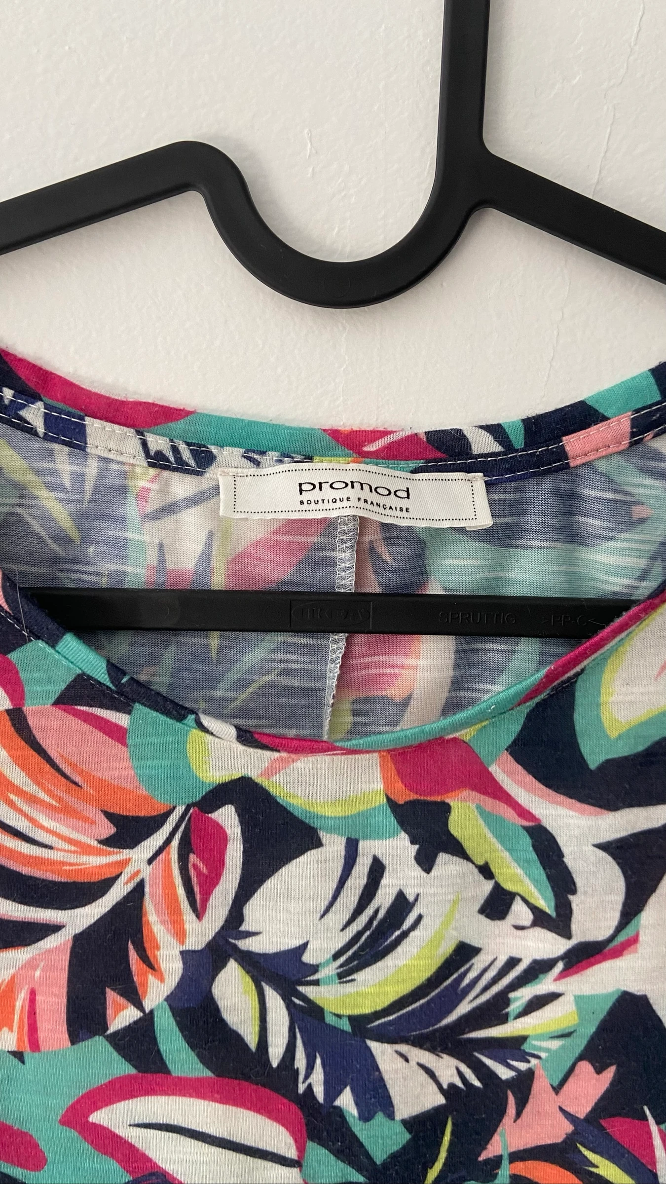 Camiseta de color vivo y con flores Talla 40 – photo 4